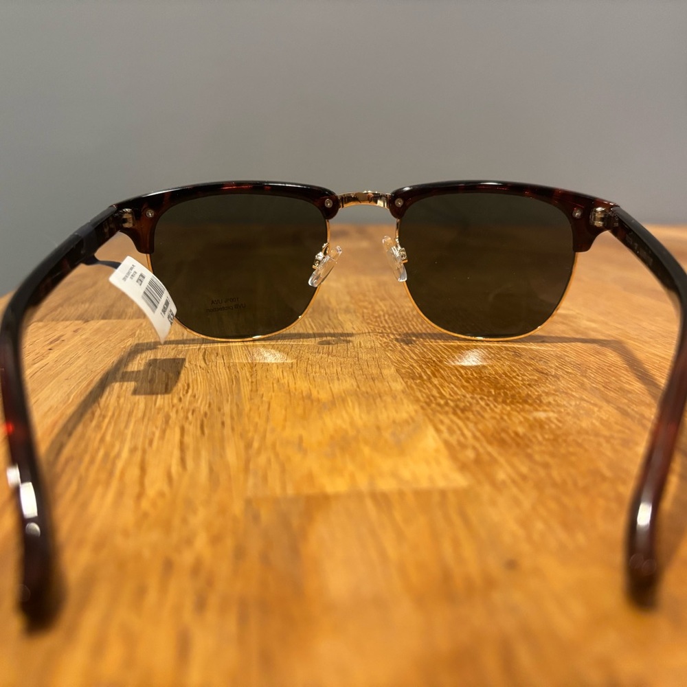 GAP Tortoise Shell Sunglasses - Picture 5 of 5